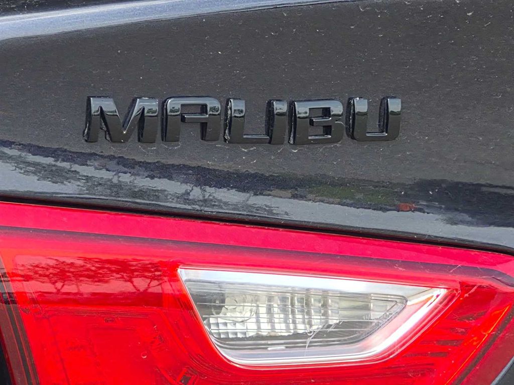 Thumbnail: 2022 Chevrolet Malibu - 32