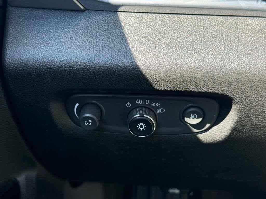 Thumbnail: 2018 Chevrolet Traverse - 31