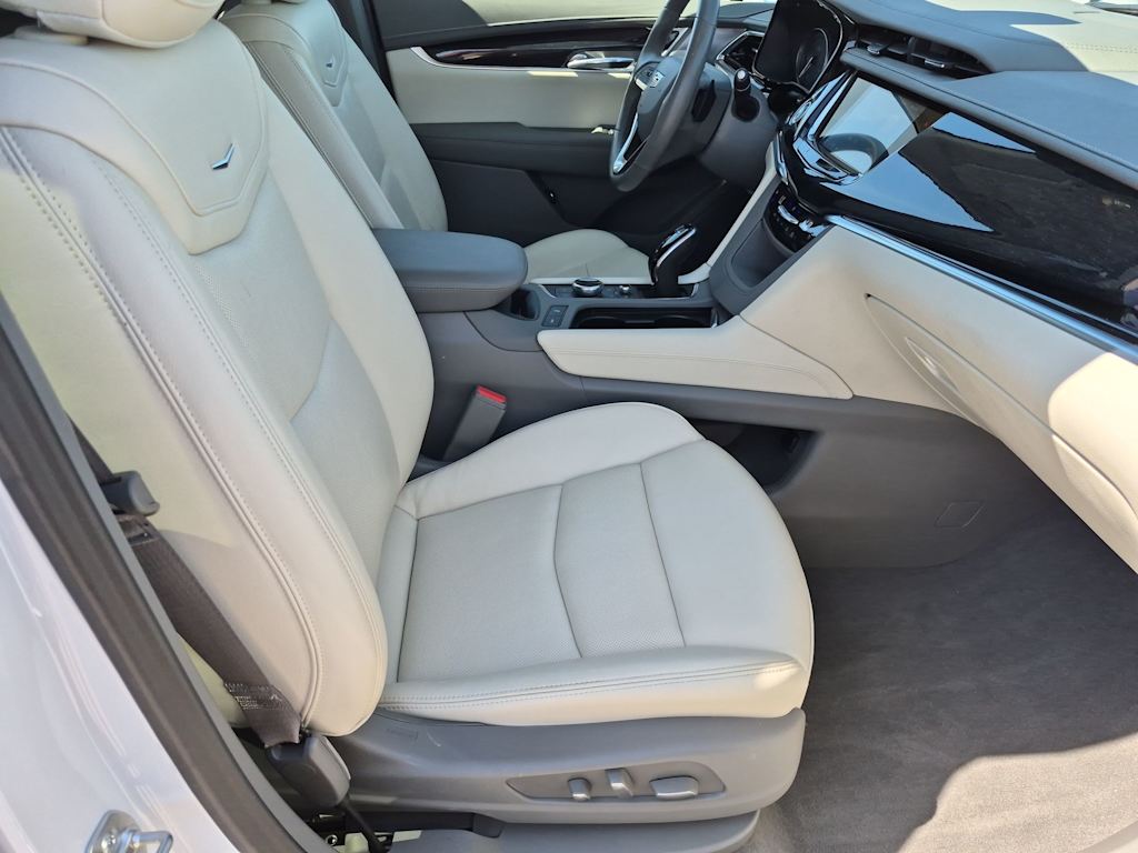 Thumbnail: 2025 Cadillac XT6 - 11