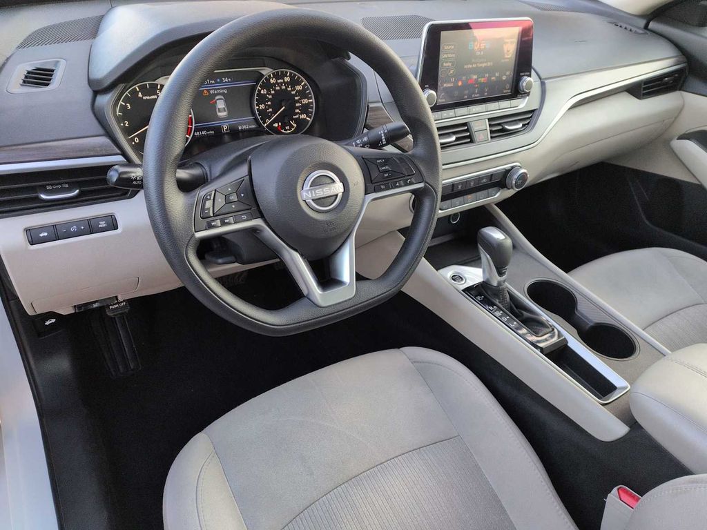 Thumbnail: 2025 Nissan Altima - 9