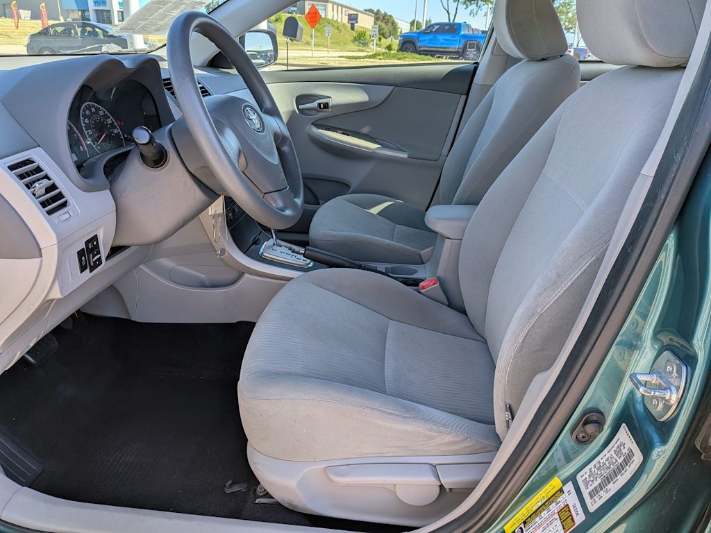 Thumbnail: 2010 Toyota Corolla - 10