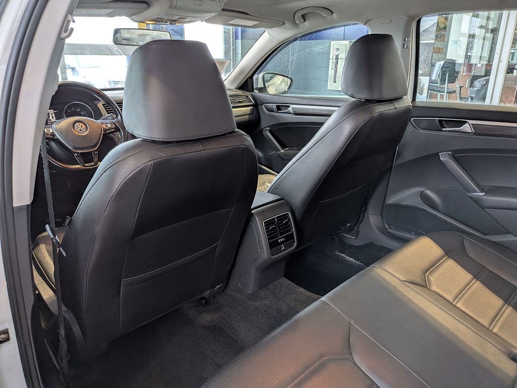 Thumbnail: 2018 Volkswagen Passat - 12