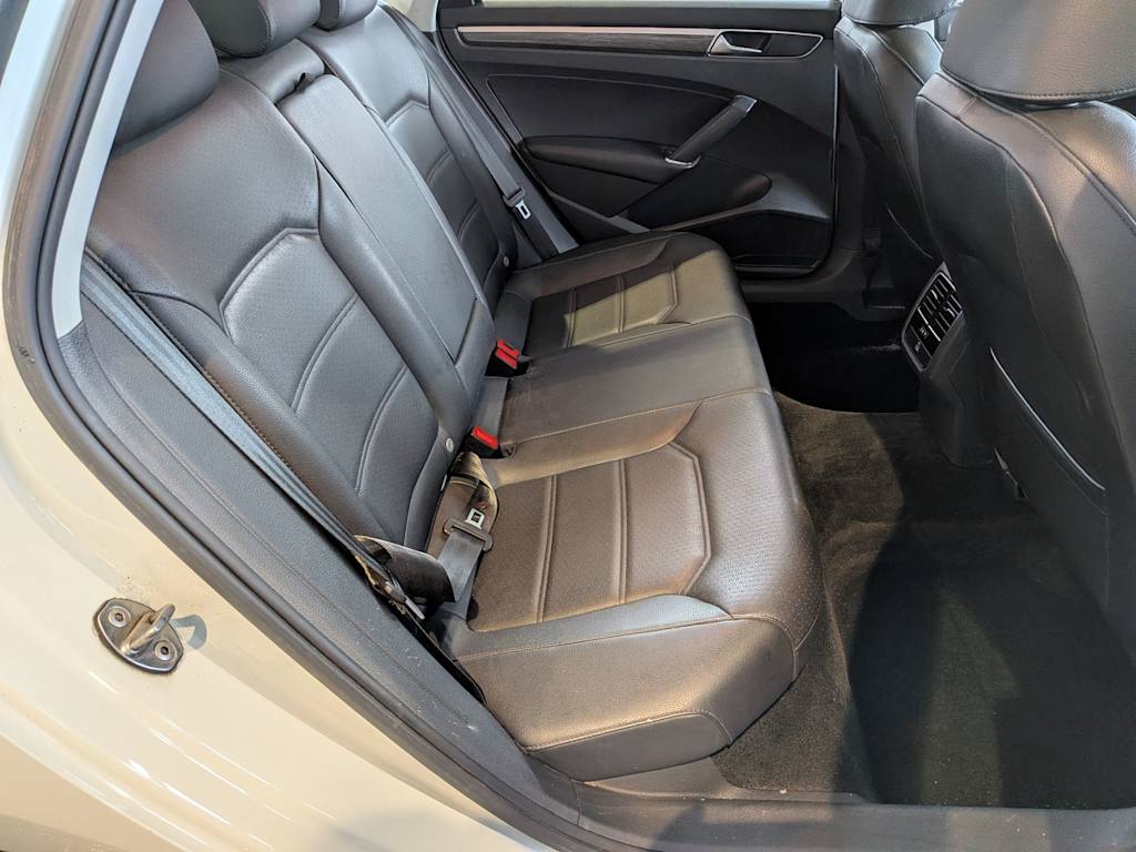 Thumbnail: 2018 Volkswagen Passat - 28