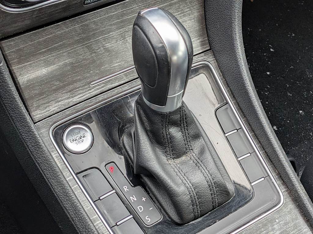 Thumbnail: 2018 Volkswagen Passat - 15