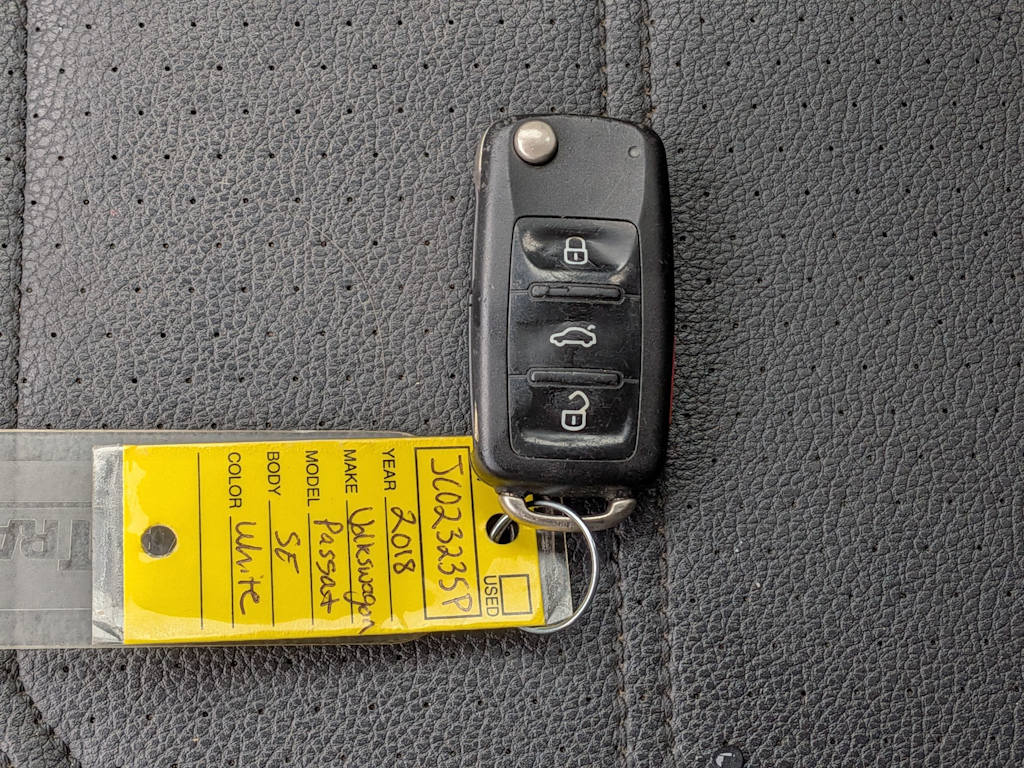 Thumbnail: 2018 Volkswagen Passat - 18