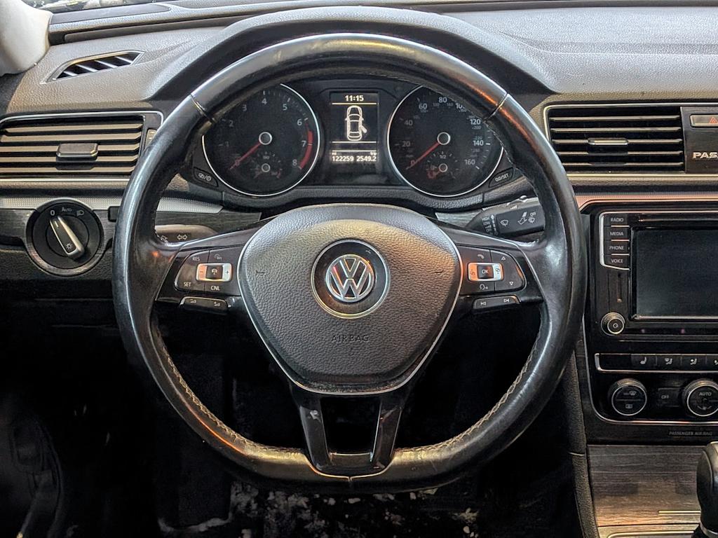 Thumbnail: 2018 Volkswagen Passat - 13