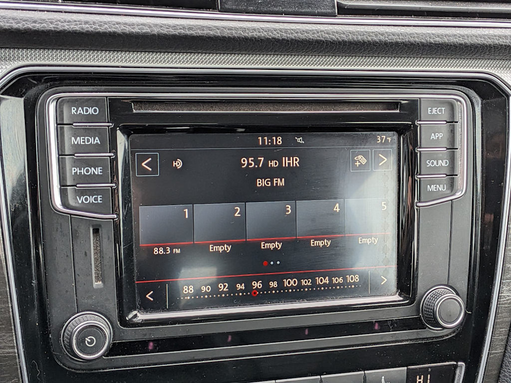 Thumbnail: 2018 Volkswagen Passat - 14