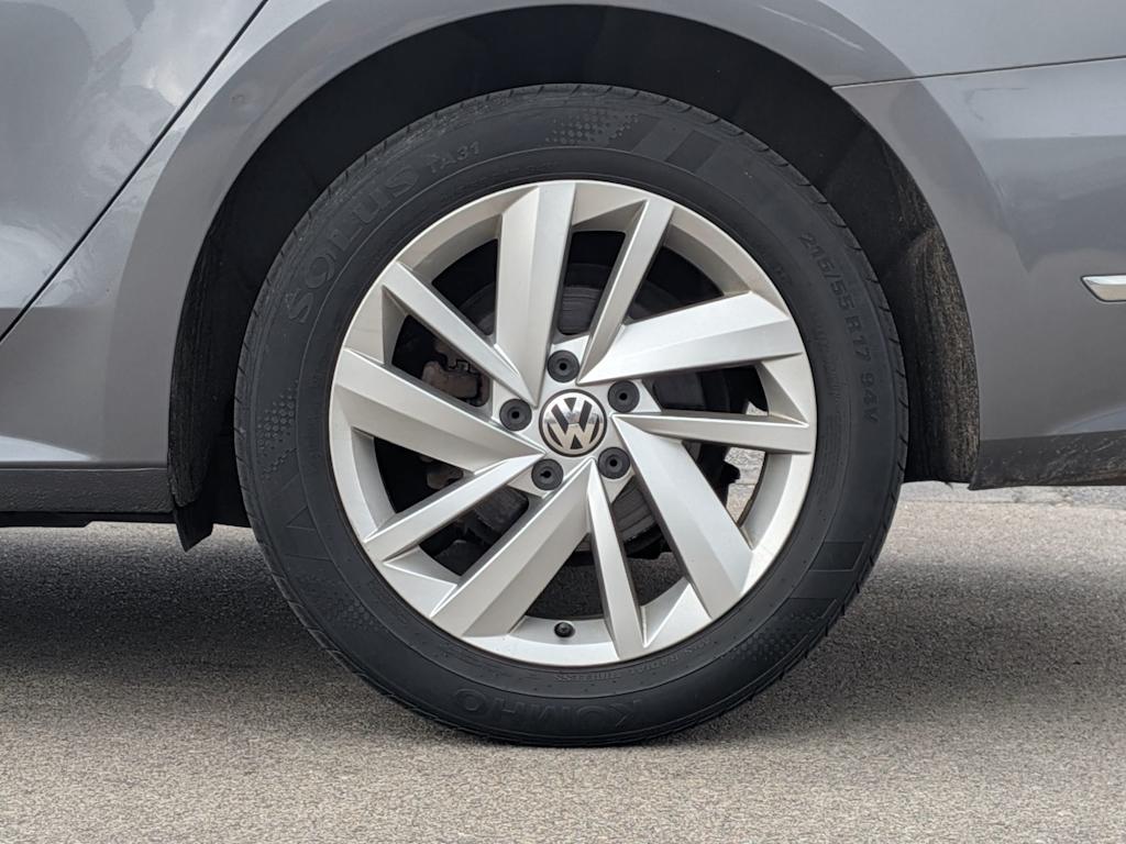 Thumbnail: 2018 Volkswagen Passat - 8