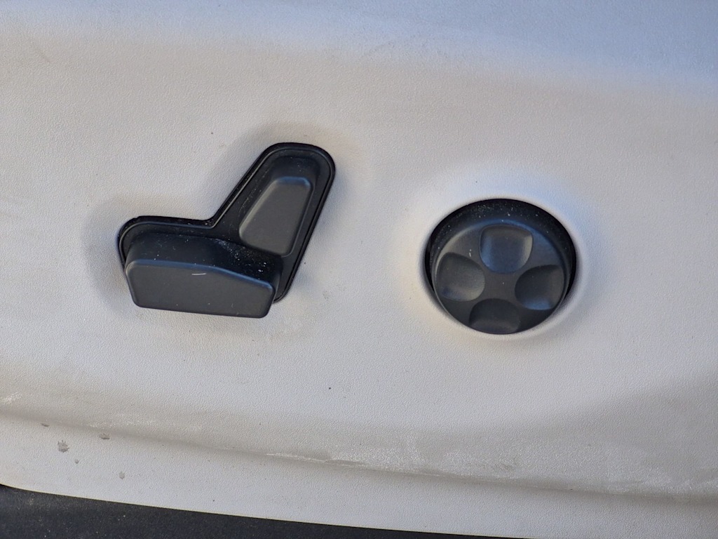 Thumbnail: 2021 Chrysler Pacifica - 24