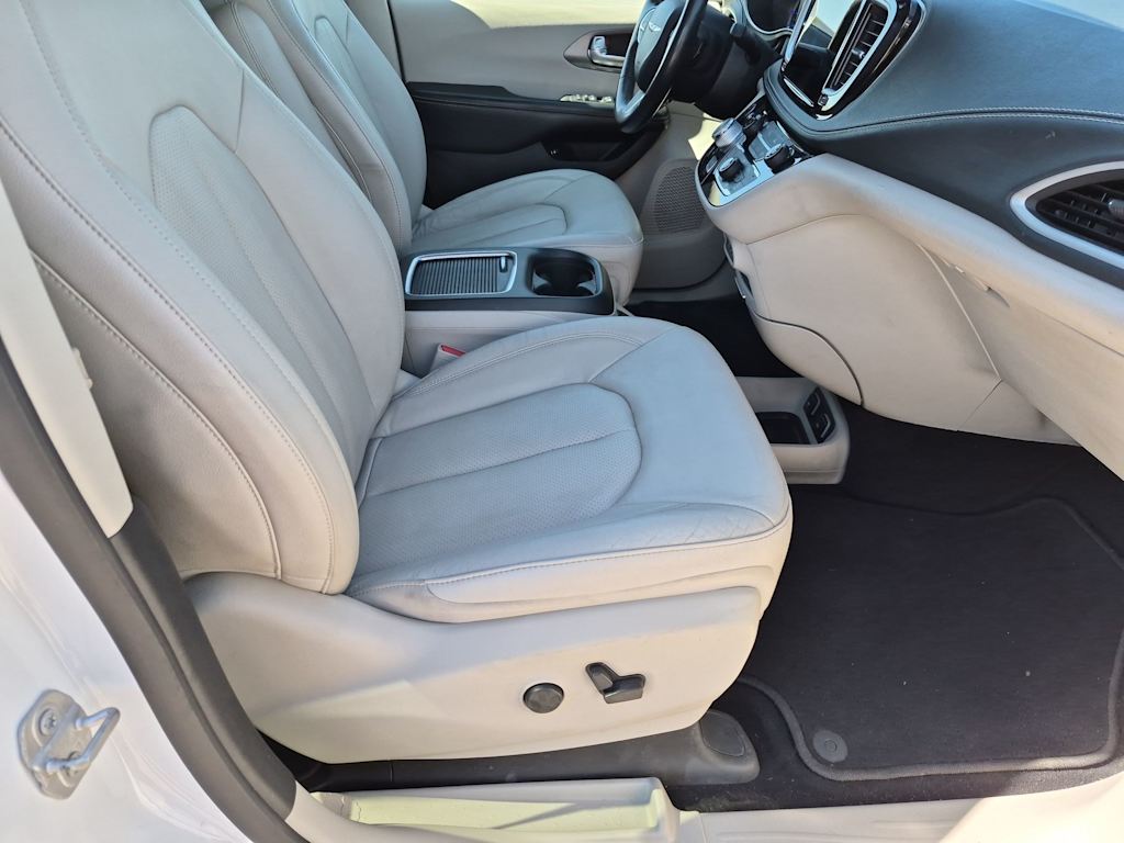 Thumbnail: 2021 Chrysler Pacifica - 26