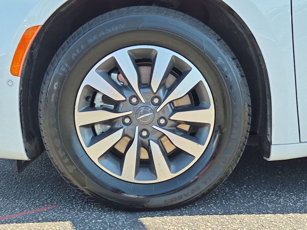 Thumbnail: 2021 Chrysler Pacifica - 8