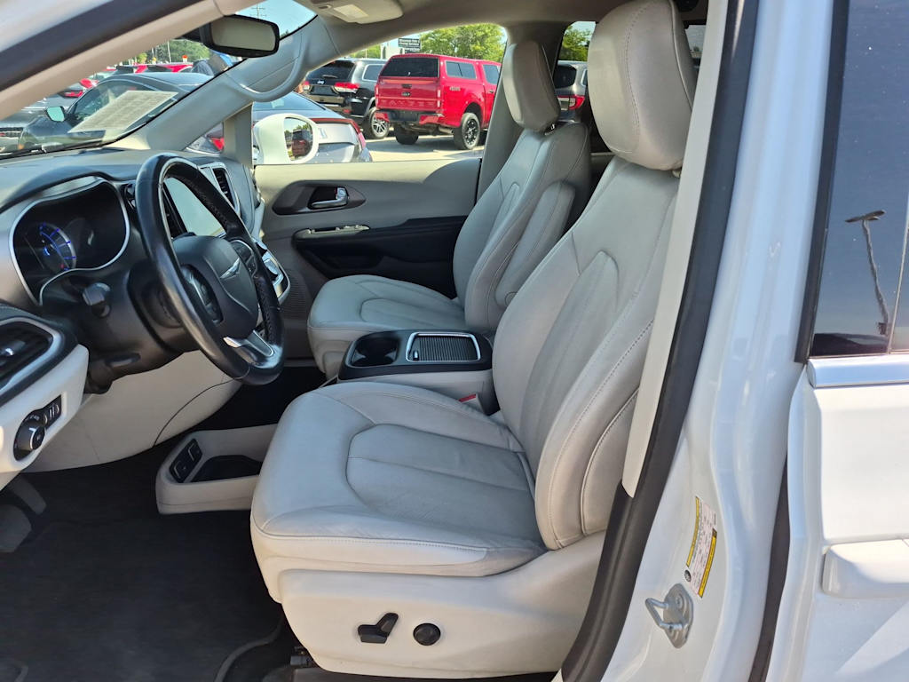 Thumbnail: 2021 Chrysler Pacifica - 10