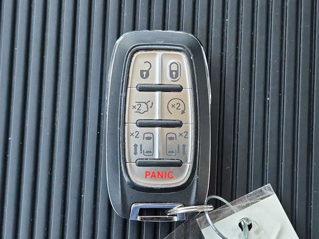 Thumbnail: 2021 Chrysler Pacifica - 32