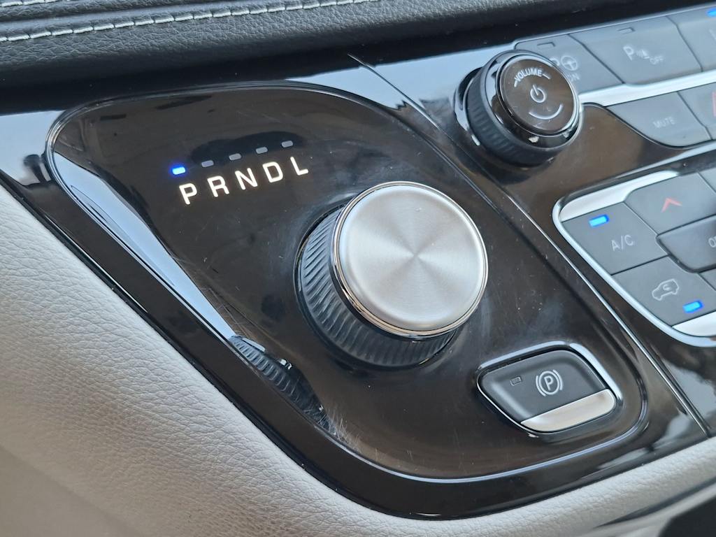 Thumbnail: 2021 Chrysler Pacifica - 14