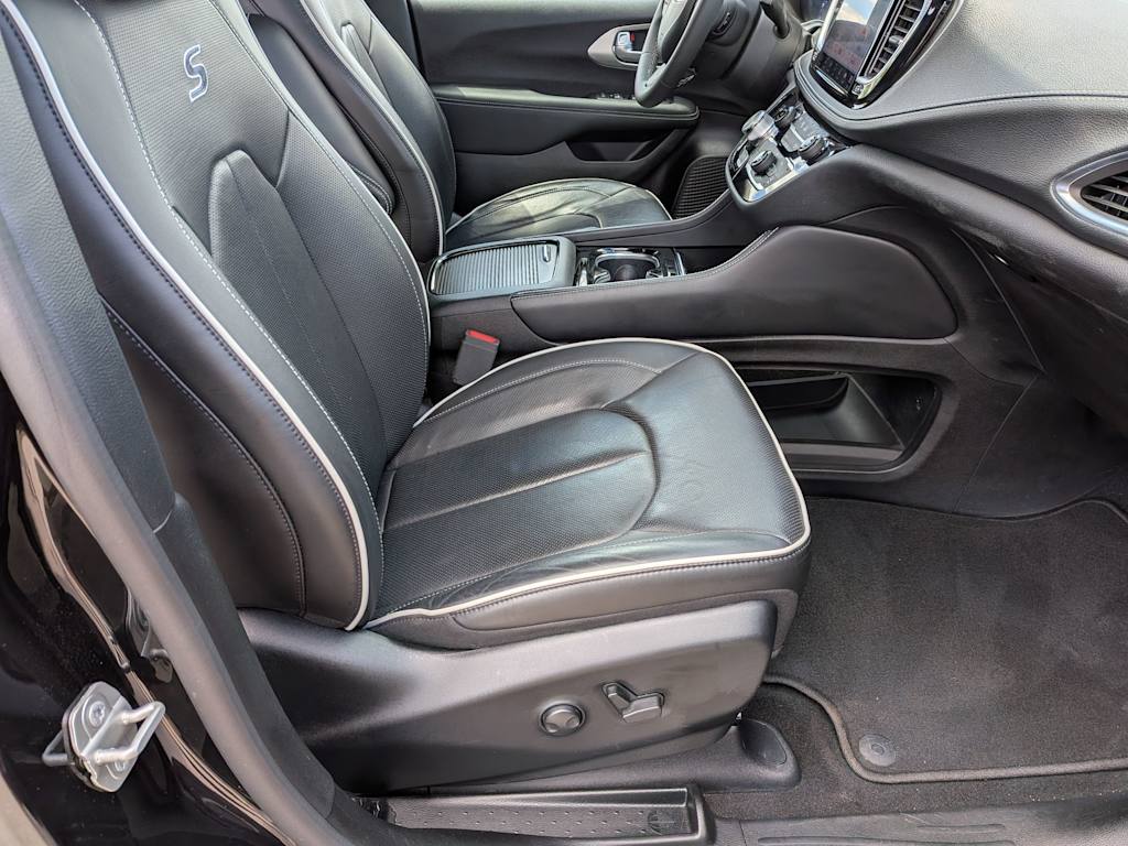 Thumbnail: 2023 Chrysler Pacifica - 27