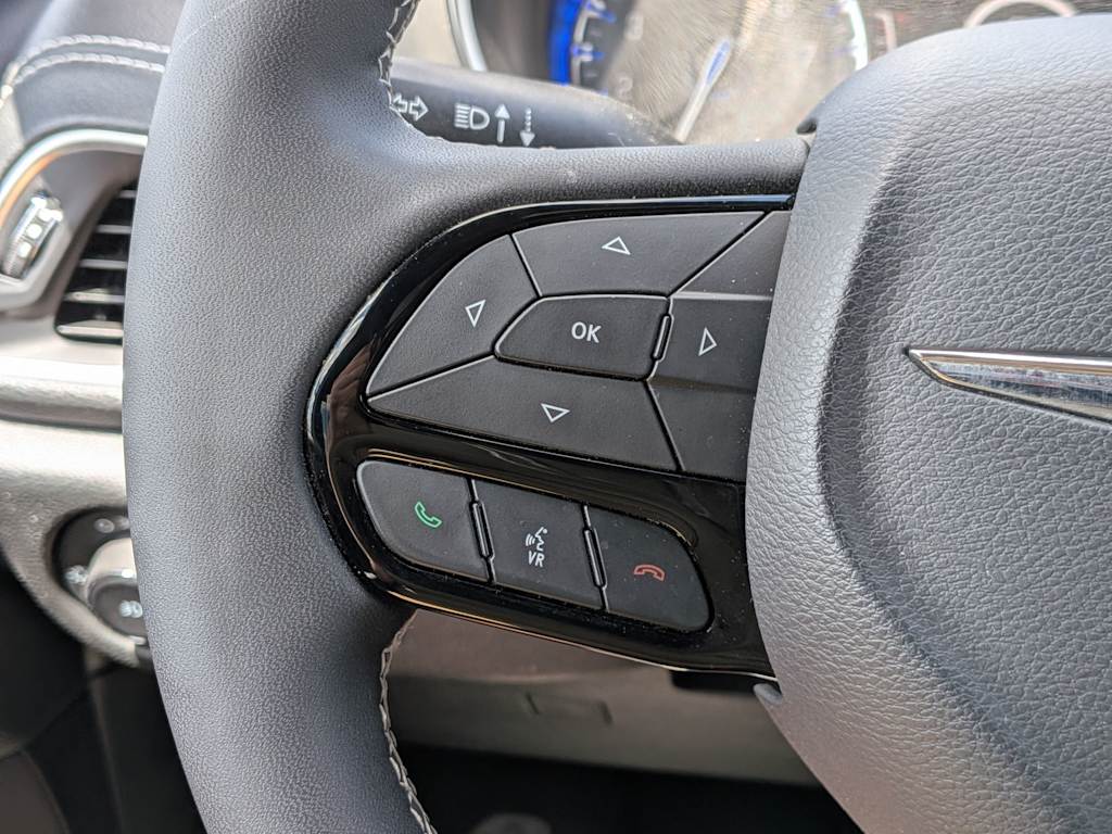 Thumbnail: 2023 Chrysler Pacifica - 29