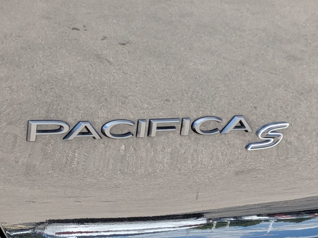 Thumbnail: 2023 Chrysler Pacifica - 7