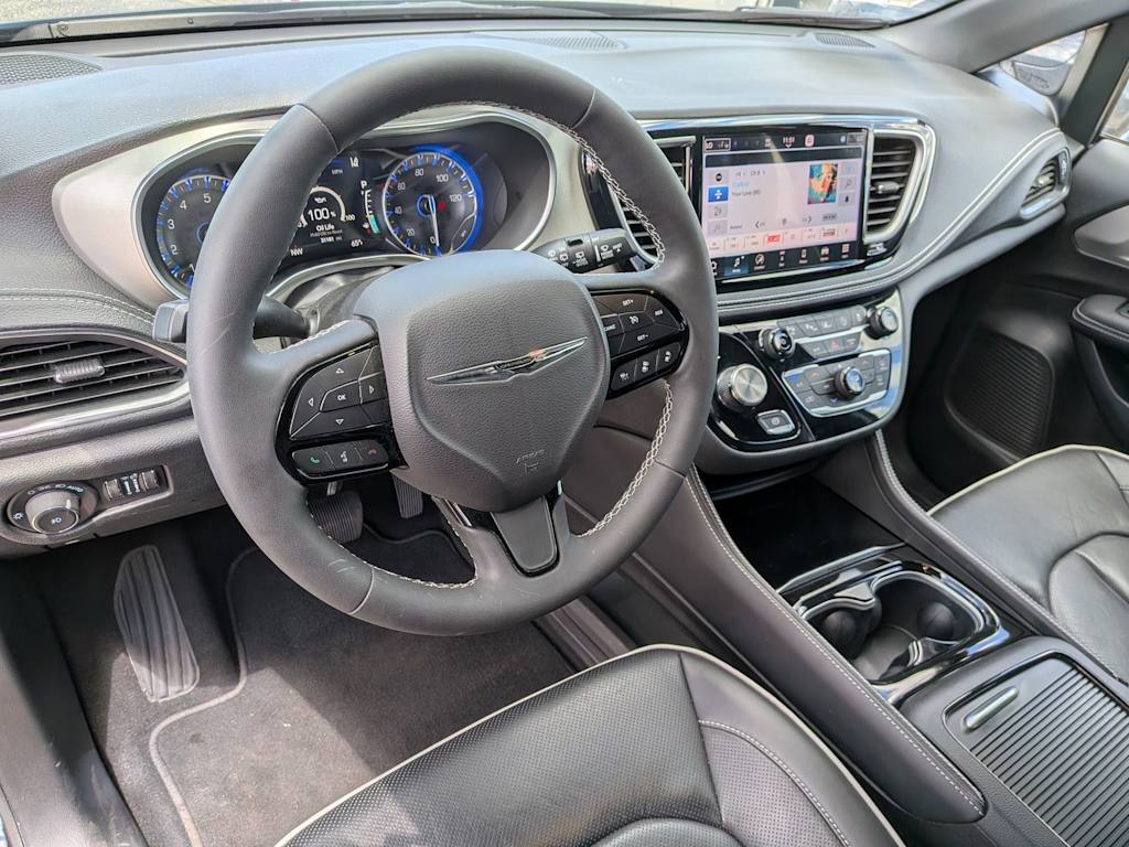 Thumbnail: 2023 Chrysler Pacifica - 9