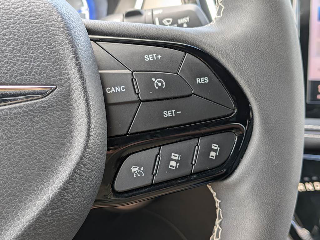 Thumbnail: 2023 Chrysler Pacifica - 30
