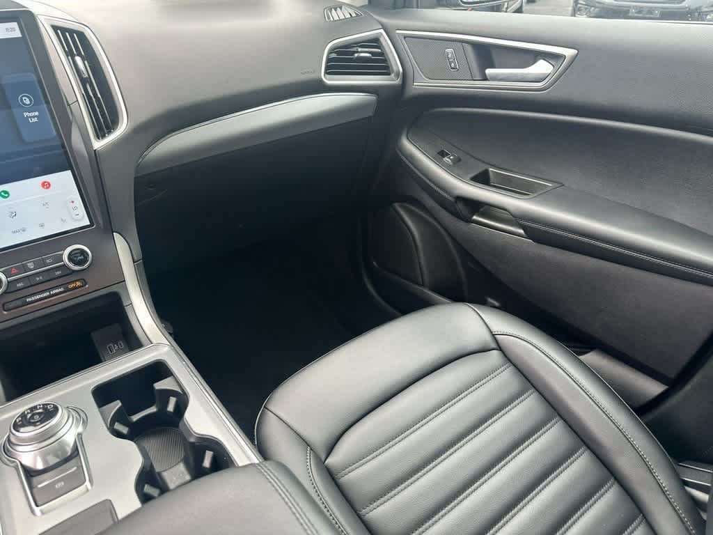 Thumbnail: 2021 Ford Edge - 17