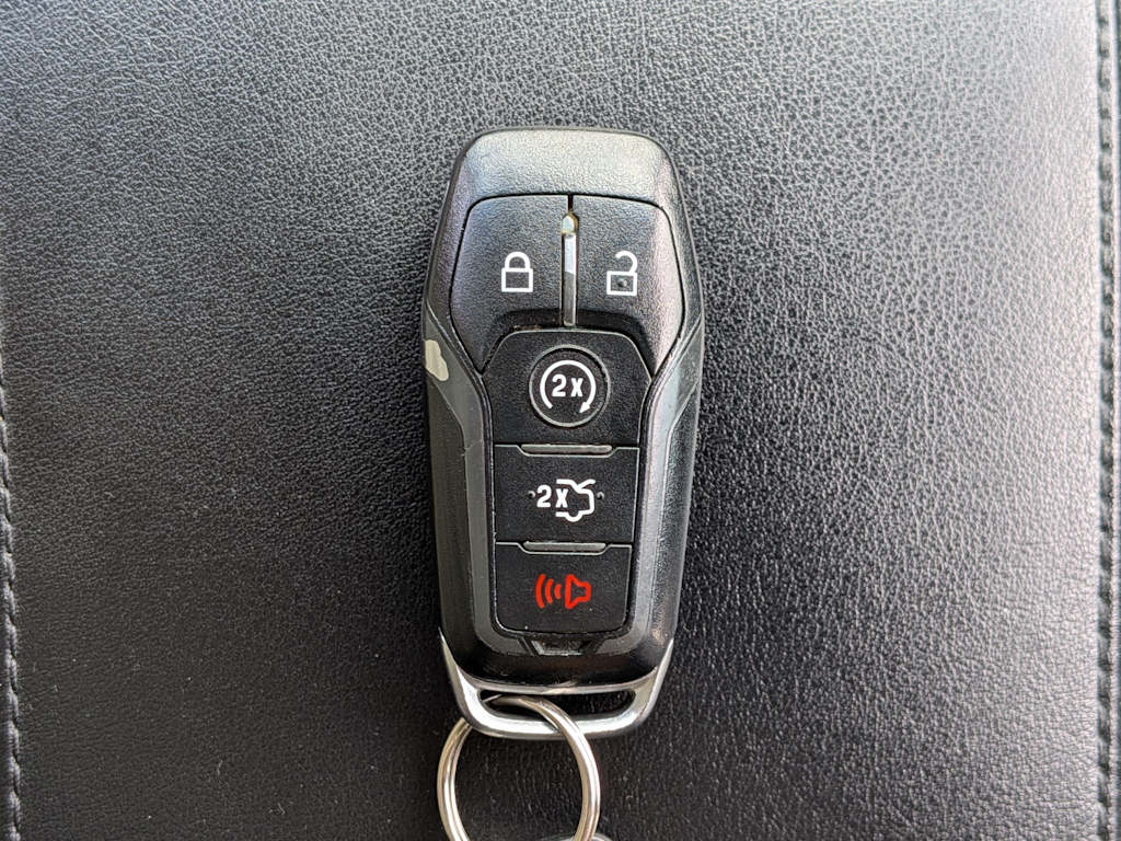 Thumbnail: 2015 Ford Edge - 17