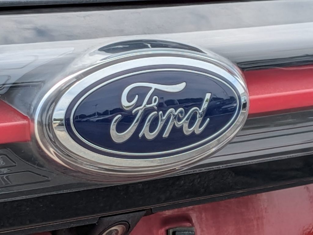 Thumbnail: 2015 Ford Edge - 25
