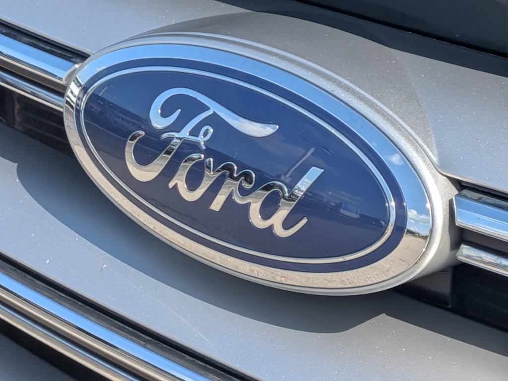 Thumbnail: 2015 Ford Edge - 25