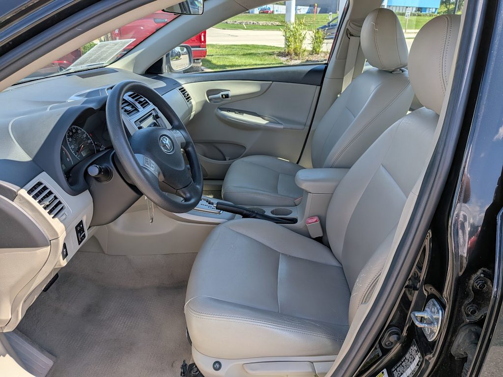 Thumbnail: 2013 Toyota Corolla - 10