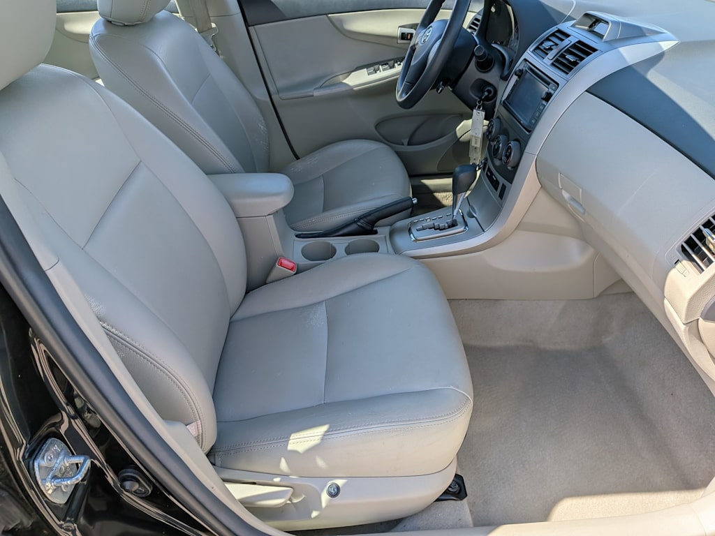 Thumbnail: 2013 Toyota Corolla - 26