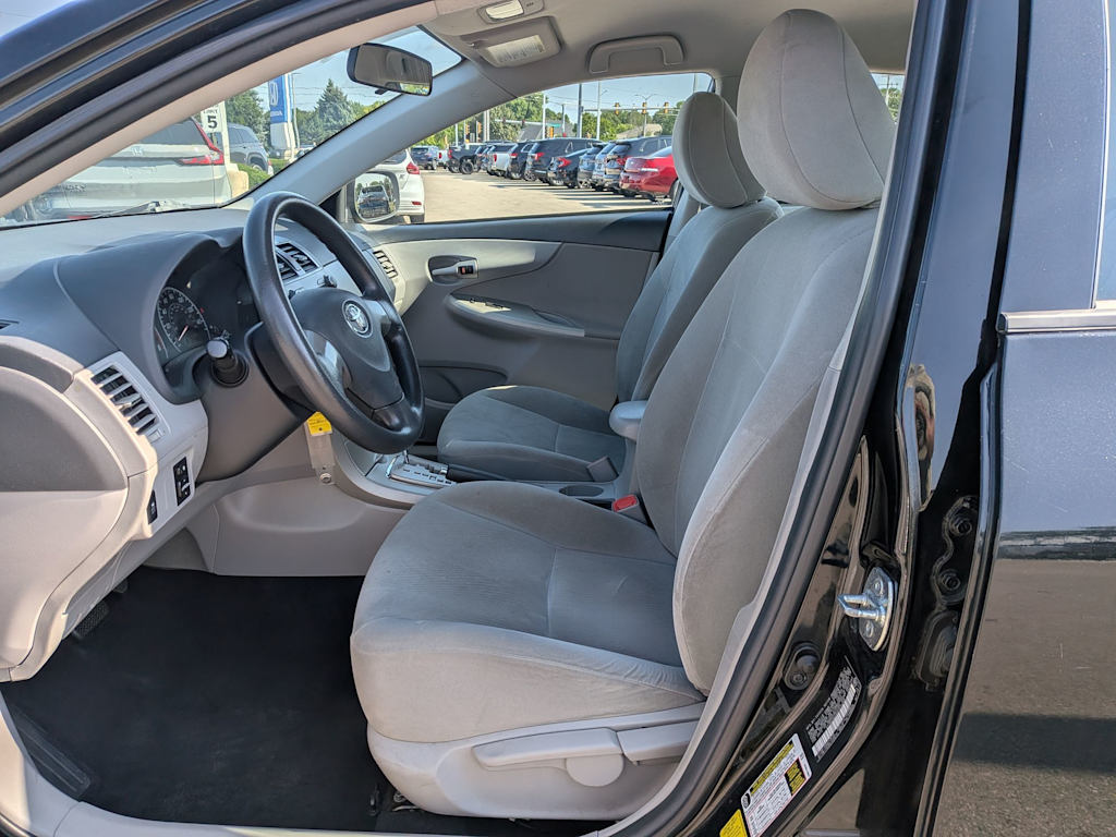 Thumbnail: 2011 Toyota Corolla - 10
