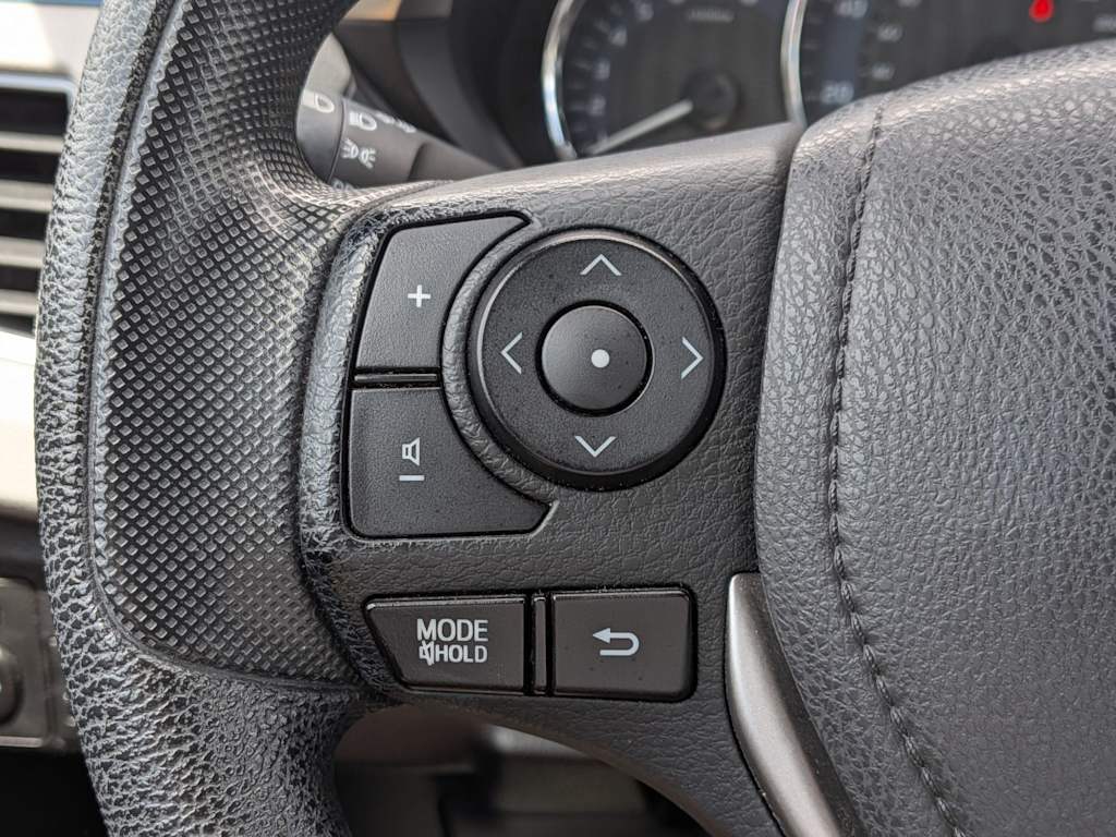 Thumbnail: 2015 Toyota Corolla - 27