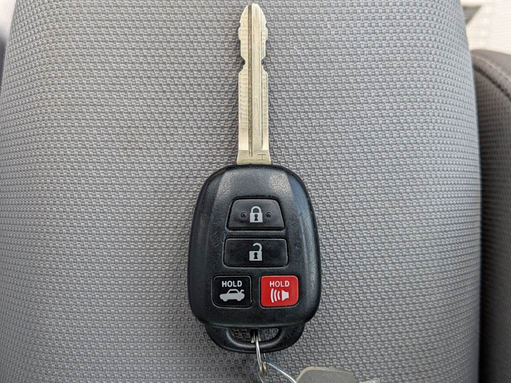 Thumbnail: 2015 Toyota Corolla - 18