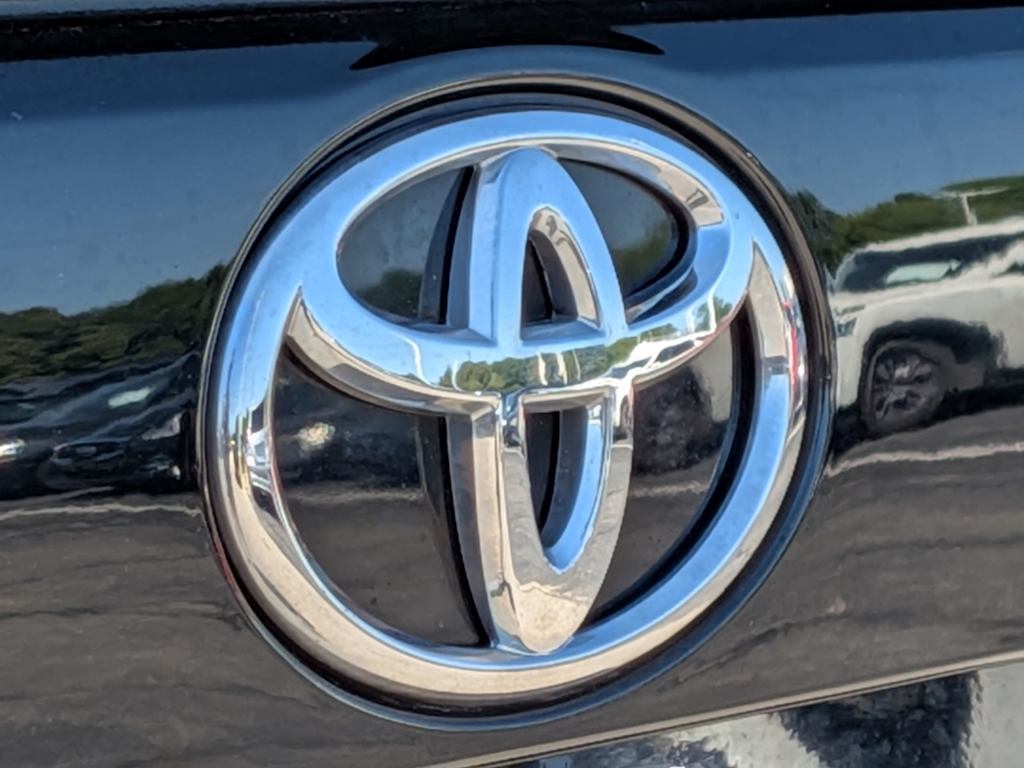 Thumbnail: 2021 Toyota RAV4 - 24