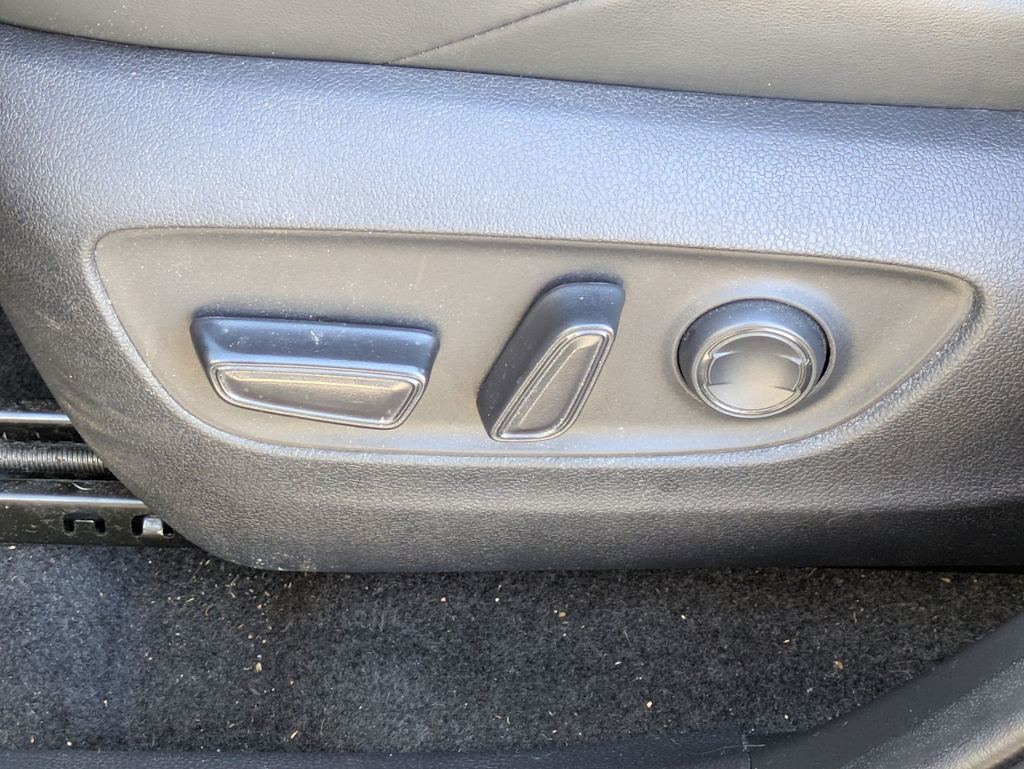 Thumbnail: 2020 Toyota RAV4 - 25