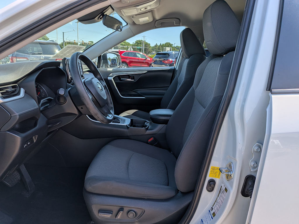 Thumbnail: 2020 Toyota RAV4 - 9