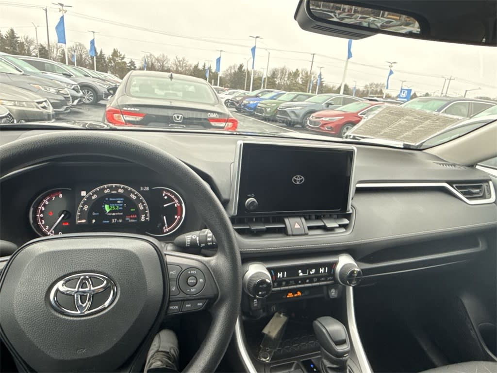 2023 Toyota RAV4 XLE 8