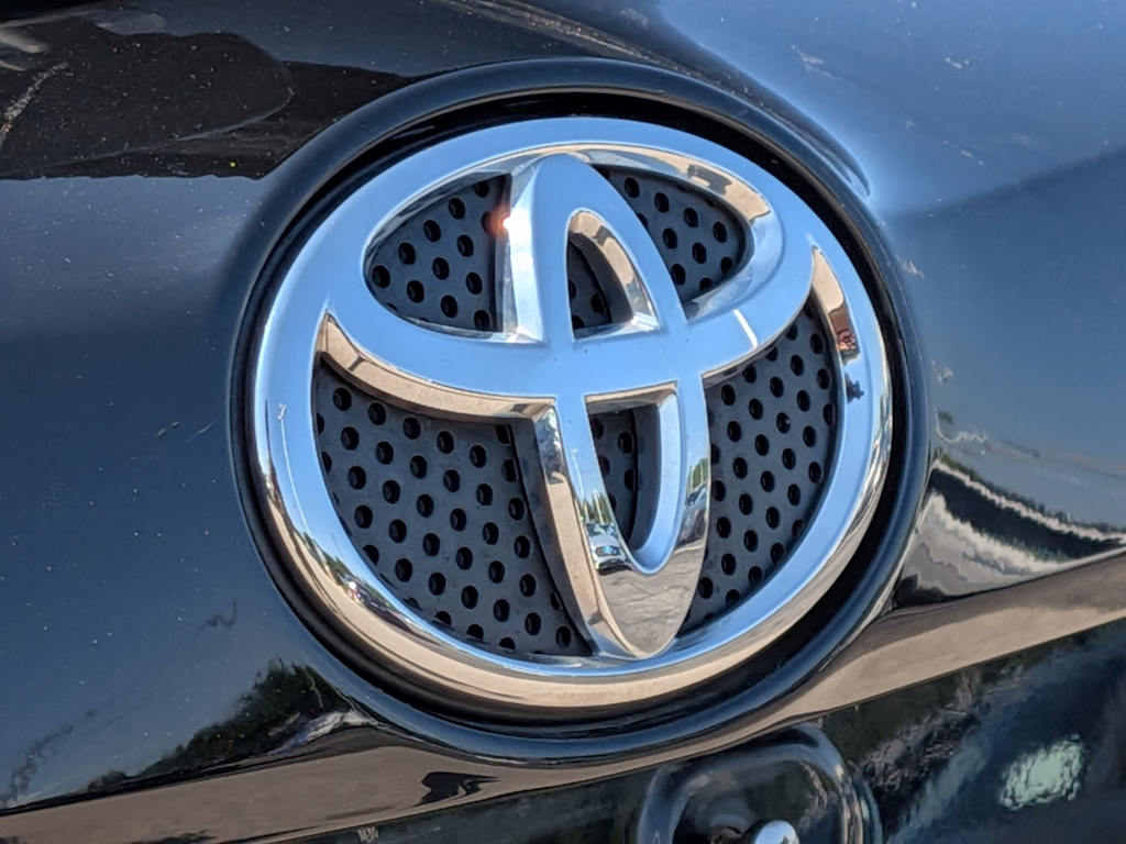 Thumbnail: 2017 Toyota RAV4 - 25