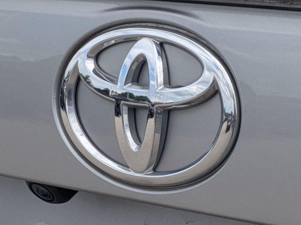 Thumbnail: 2021 Toyota RAV4 - 25