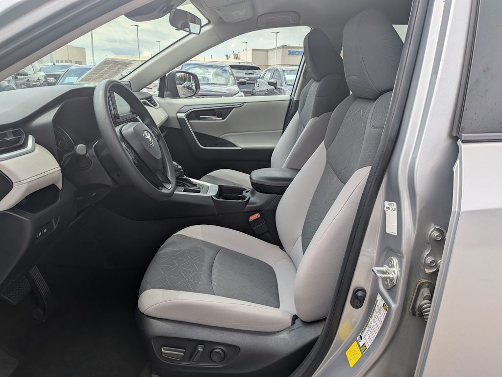 Thumbnail: 2021 Toyota RAV4 - 9