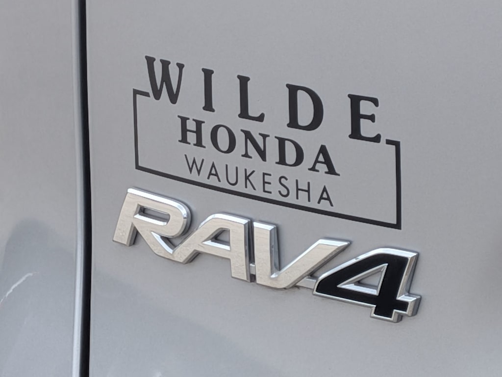 Thumbnail: 2021 Toyota RAV4 - 6