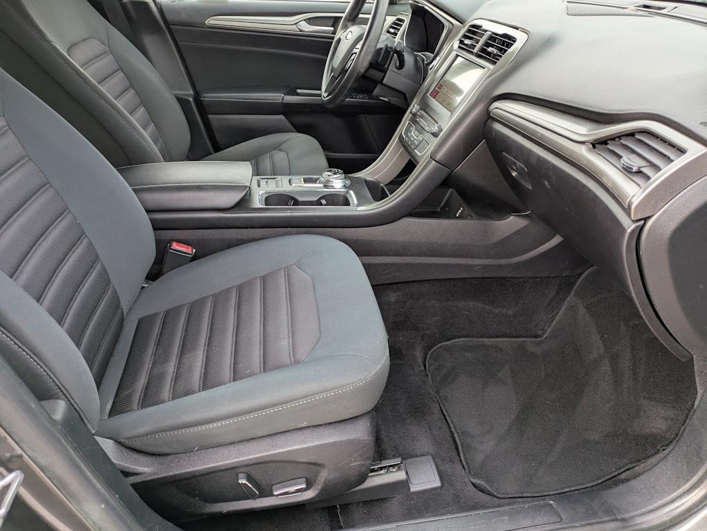 Thumbnail: 2017 Ford Fusion - 11