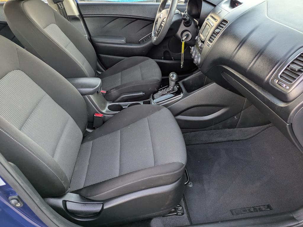 Thumbnail: 2018 Kia Forte - 11