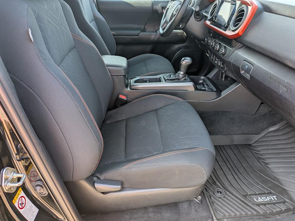 Thumbnail: 2019 Toyota Tacoma - 12