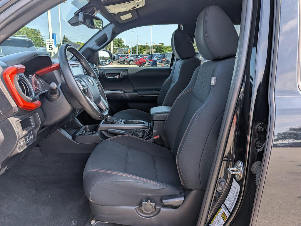 Thumbnail: 2019 Toyota Tacoma - 11