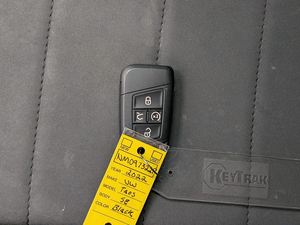 Thumbnail: 2022 Volkswagen Taos - 17