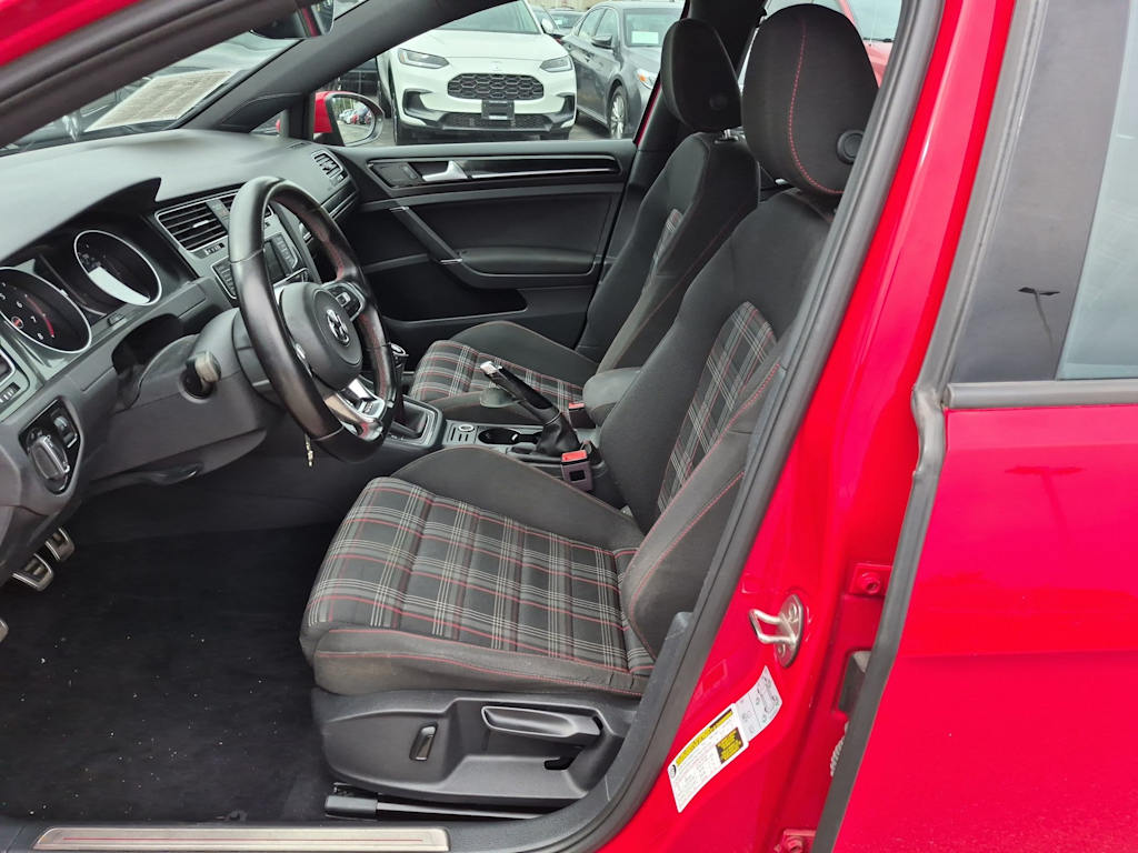 Thumbnail: 2017 Volkswagen Golf - 10