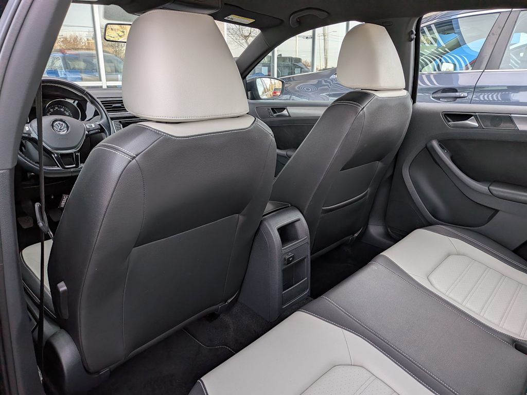 Thumbnail: 2016 Volkswagen Jetta - 12