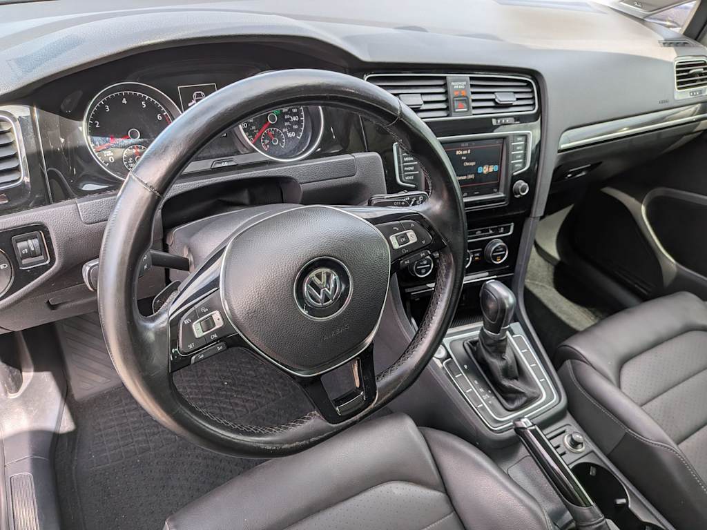 Thumbnail: 2016 Volkswagen Golf - 2