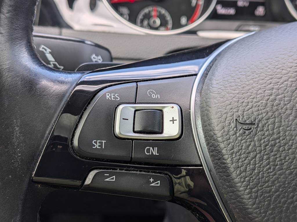 Thumbnail: 2016 Volkswagen Golf - 30