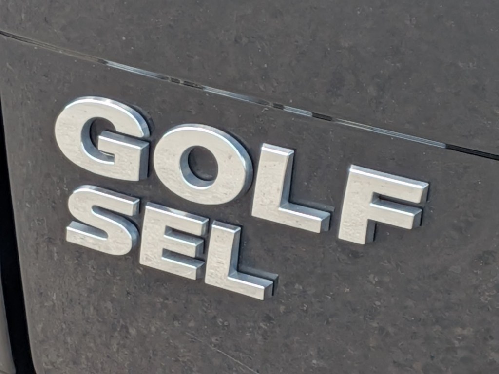 Thumbnail: 2016 Volkswagen Golf - 24